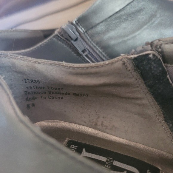 AJ Valenci silver grey leather ankle boots booties low kitten heel zip closure 8 - Picture 7 of 9